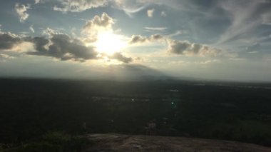Sigiriya, Sri Lanka, güneş batmak üzere.