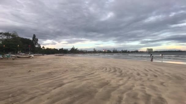 Weligama, Sri Lanka, la belleza del muñón antes de la tormenta — Vídeos de Stock