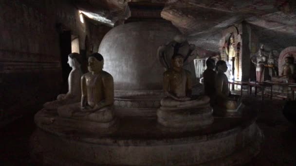 スリランカ, 2019年11月25日,ダンブラ洞窟寺院,仏像パート19 — ストック動画
