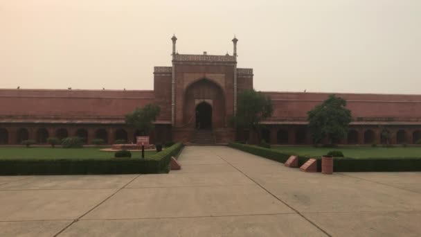 Agra, India, 2019. november 10., Taj Mahal, bejárat a komplexumba — Stock videók