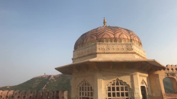 Jaipur, India, November 05, 2019 Amer Fort walls of an old fortress with many doors and windows part 6 — Stock Video