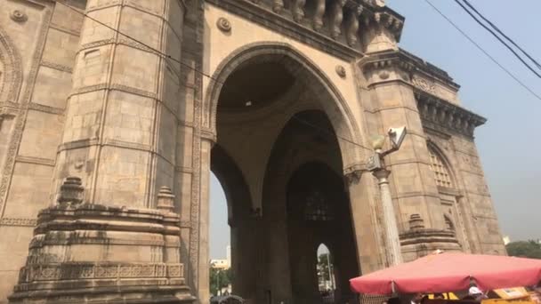 Mumbai, India - arch in historic construction — Stok video