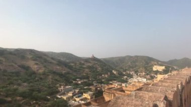 Jaipur, Hindistan, Kasım 05, 2019, Amer Kale 'den Dağ' a ve Köye 