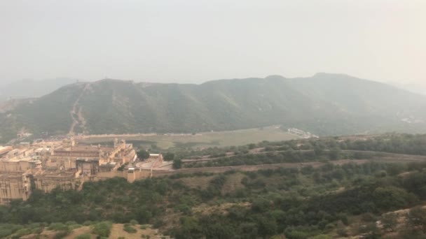 Jaipur, India - gyönyörű kilátás nyílik a környékre a magasból az erőd része 20 — Stock videók