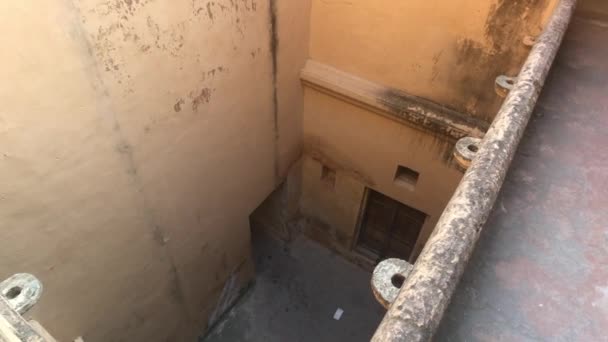 Jaipur, India, 05 de noviembre de 2019, Amer Fort viejos almacenes de la antigua fortaleza — Vídeo de stock