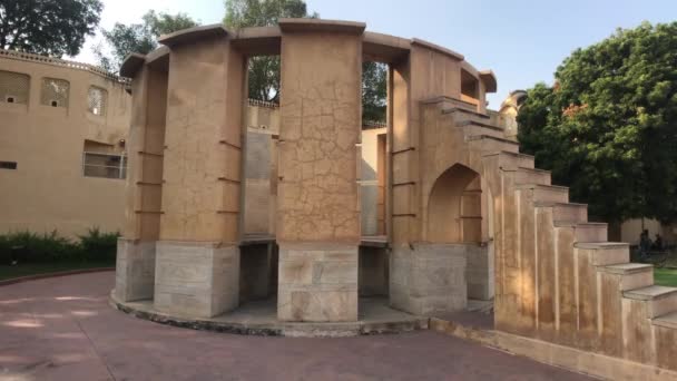 Jaipur, Hindistan - kavurucu güneşin altındaki tarihi yapılar 3. Bölüm — Stok video