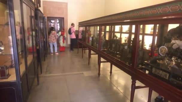 Jodhpur, India - November 06, 2019: Umaid Bhawan Palace tourists walk through the halls — Stock Video