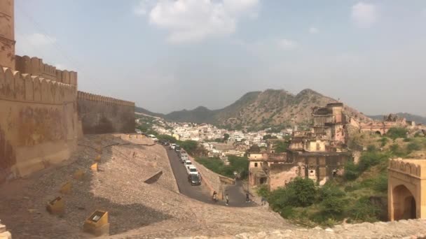 Jaipur, India, 05 novembre 2019, Forte di Amer, strada tortuosa che corre dall'inizio della fortezza — Video Stock