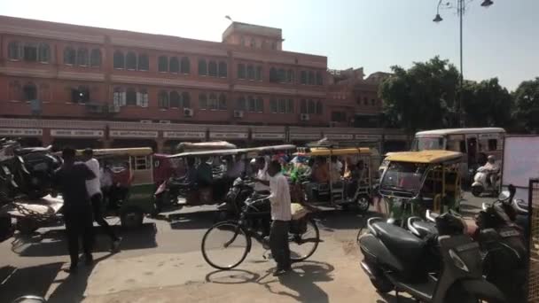 Jaipur, Inde - 03 novembre 2019 : une rue avec des touristes et beaucoup de motos partie 2 — Video