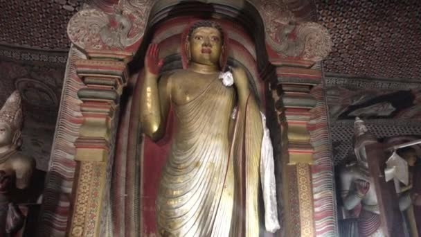 Dambulla, Sri Lanka, 25 de novembro de 2019, Templo da Caverna de Dambulla, Estátua de Buda Parte 6 — Vídeo de Stock