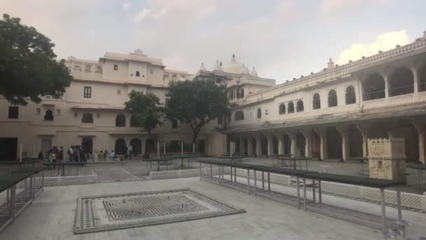 Udaipur, India - walls and towers of the old palace part 8 — 图库视频影像