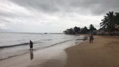 Hikkaduwa, Sri Lanka, bulutlu havada kıyılar