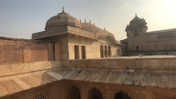 Jaipur, Índia, 05 de novembro de 2019 Amer Fort walls of an old fortress with many doors and windows part 4 — Vídeo de Stock