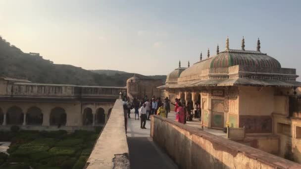 Jaipur, India, 05 november 2019 Amer Fort toeristen slenteren door het pand van het oude fort deel 9 — Stockvideo