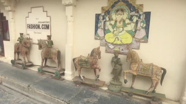 Udaipur, Indie - Interiér Městského paláce část 12 — Stock video