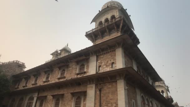 Jaipur, india - ein altes Gebäude mit indischer Architektur — Stockvideo