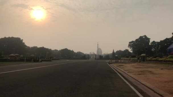 New Delhi, India, 11 november 2019, stedelijke smog bedekt de zon boven de stad — Stockvideo