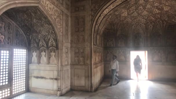 Agra, India, November 10, 2019, Agra Fort, tourists walk inside the temple — стокове відео