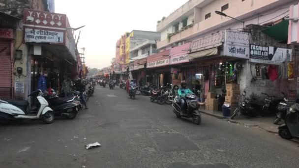 Jaipur, indien - 03. November 2019: Touristenstraße mit vielen Geschäften Teil 2 — Stockvideo