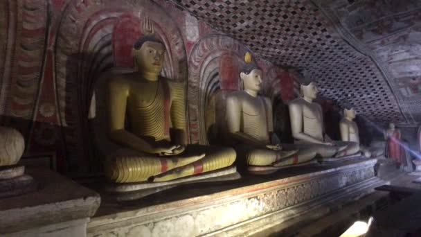 Dambulla, Sri Lanka, 25 novembre 2019, Tempio delle Grotte di Dambulla, Statua di Buddha Parte 27 — Video Stock