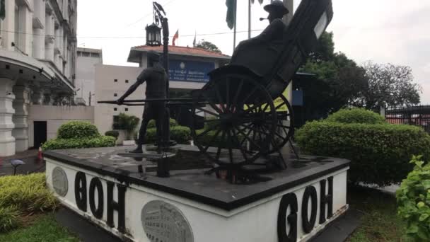 Colombo, Sri Lanka, 22 novembre 2019, monumento al risciò per strada Janadhipathi Mawatha parte 2 — Video Stock