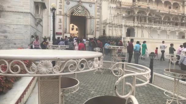 Udaipur, India - 13 novembre 2019: I turisti del City Palace esplorano le attrazioni parte 12 — Video Stock