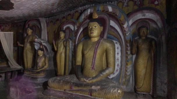 Dambulla, Sri Lanka, 25 de novembro de 2019, Templo da Caverna de Dambulla, Estátua de Buda Parte 16 — Vídeo de Stock