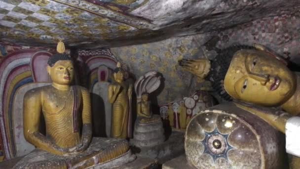 スリランカ, 2019年11月25日,ダンブラ洞窟寺院,仏像パート18 — ストック動画