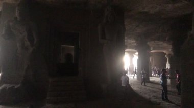 Mumbai, Hindistan - 10 Kasım 2019: Mağara 13 'teki Fil Mağarası Turistleri