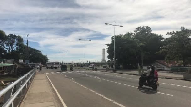 Matara (Sri Lanka), le 25 novembre 2019, circulation sur le pont — Video