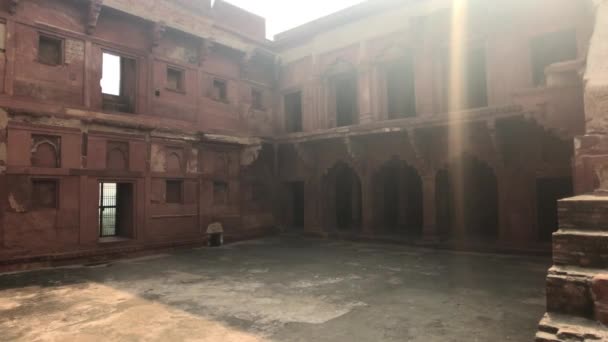 Agra, indien - agra fort, gut erhaltenes rotes fortegebäude teil 1 — Stockvideo