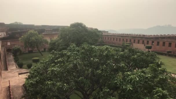Джайпур, Индия - большой зеленый двор внутри крепости часть 4 — стоковое видео