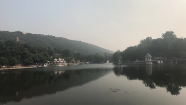 Udaipur, Ινδία - θέα του παλατιού από την πλευρά της λίμνης μέρος 7 — Αρχείο Βίντεο