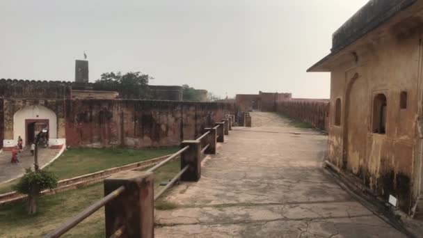 Jaipur, indien - lange befestigte Mauer in der alten Festung Teil 19 — Stockvideo