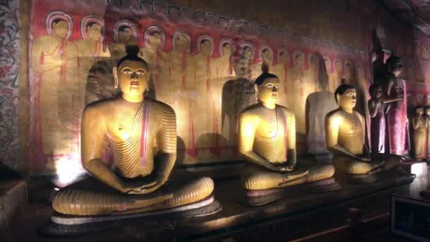 Dambulla, Sri Lanka, 25 de novembro de 2019, Templo da caverna de Dambulla, Estátua de Buda Parte 25 — Vídeo de Stock