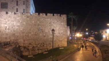Kudüs, İsrail - 20 Ekim 2019: Turistler gece kenti 4.