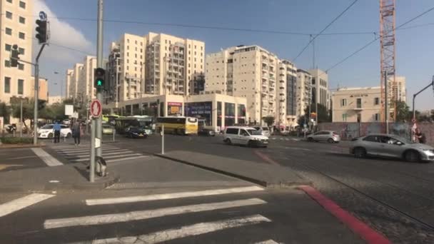 Jerusalem, Israel - October 20, 2019: tourists walk the streets of the modern city part 24 — Stockvideo