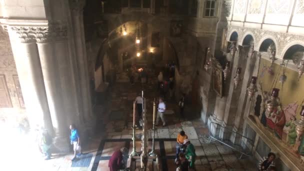 Jerusalem, Israel - October 20, 2019: tourists walk around the temple in the old town — Stok video