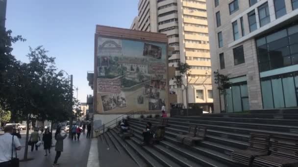 Jeruzalem, Israël - 20 oktober 2019: toeristen lopen door de straten van de moderne stad deel 11 — Stockvideo