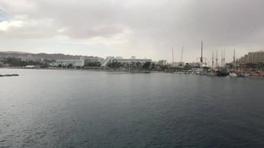 Eilat, İsrail - Yağmurdan önce deniz yürüyüşü