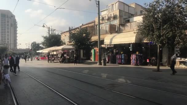 Ιερουσαλήμ, Ισραήλ - 20 Οκτωβρίου 2019: οι τουρίστες περπατούν στους δρόμους της σύγχρονης πόλης μέρος 16 — Αρχείο Βίντεο