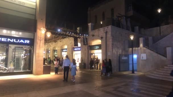 Jerusalém, Israel - 20 de outubro de 2019: os turistas caminham pela cidade noturna parte 7 — Vídeo de Stock