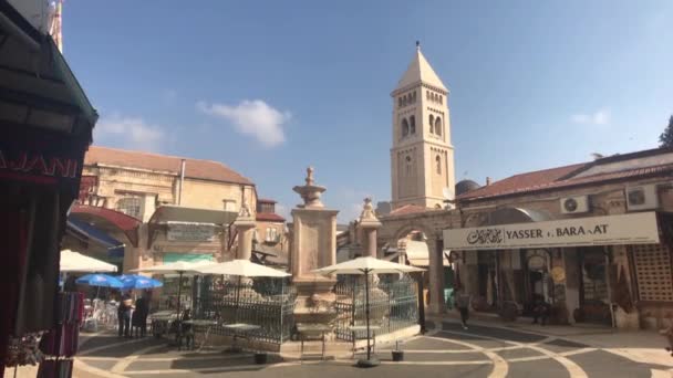 Jerusalém, Israel - 20 de outubro de 2019: turistas caminham pelas ruas da cidade moderna parte 25 — Vídeo de Stock