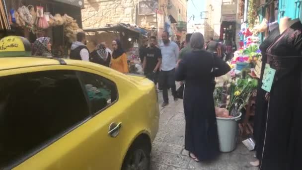 Betlejem, Palestyna - 20 października 2019: turyści chodzą ulicami miasta cz.4 — Wideo stockowe