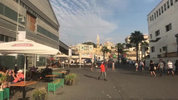 Tel Aviv, Israel - October 22, 2019: tourists on the streets of a modern city part 20 — 비디오