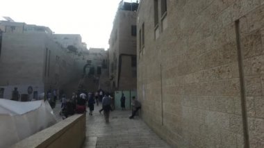 Kudüs, İsrail - 20 Ekim 2019: turistler meydandaki törenin peşine düştü