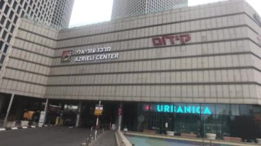 Tel Aviv, İsrail - 22 Ekim 2019: Alışveriş merkezi binası