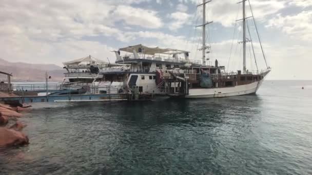 Eilat, Israel - Harbour tourist ships part 5 — 图库视频影像