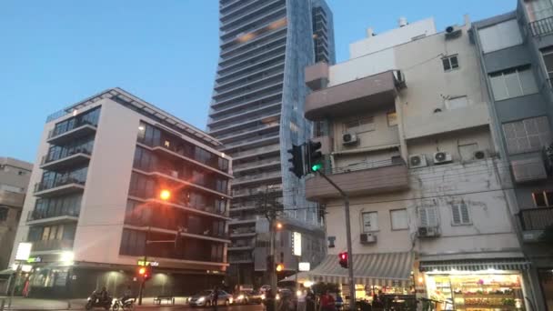 Tel Aviv, Israel - 22 de octubre de 2019: los turistas caminan por la ciudad cerca del mar parte 10 — Vídeo de stock