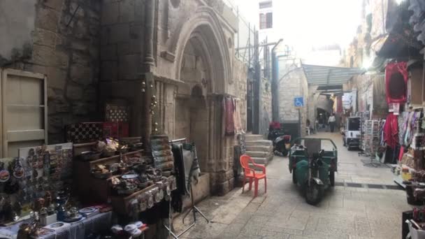 Jerusalén, Israel - 20 de octubre de 2019: casco antiguo con los turistas caminando por las calles parte 16 — Vídeos de Stock